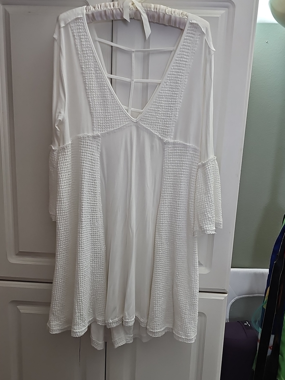 ⚜️POL White V-Neck Textured Swing Tunic with Lattice Back